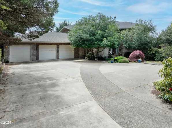 1135 NW Alika Ln, Seal Rock, OR 97376