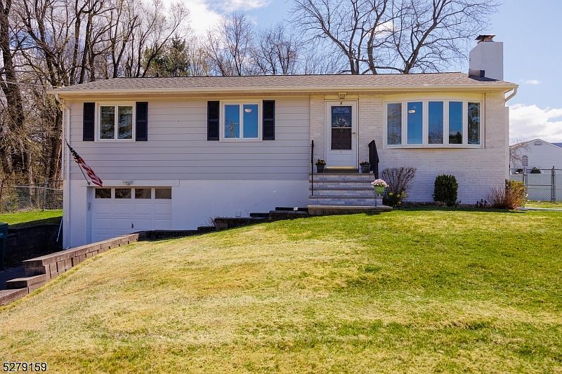 1st image of 8 Primrose Ln