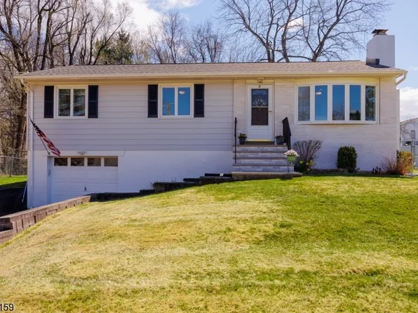 8 Primrose Ln, Vernon Twp., NJ 07418