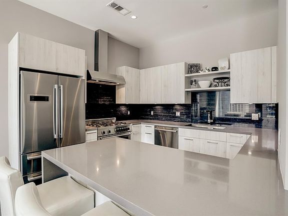 3rd image of 1211 Caroline St Unit 1207