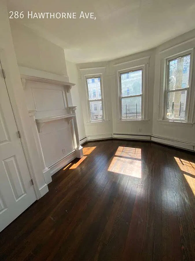 286 Hawthorne Ave — Photo 4
