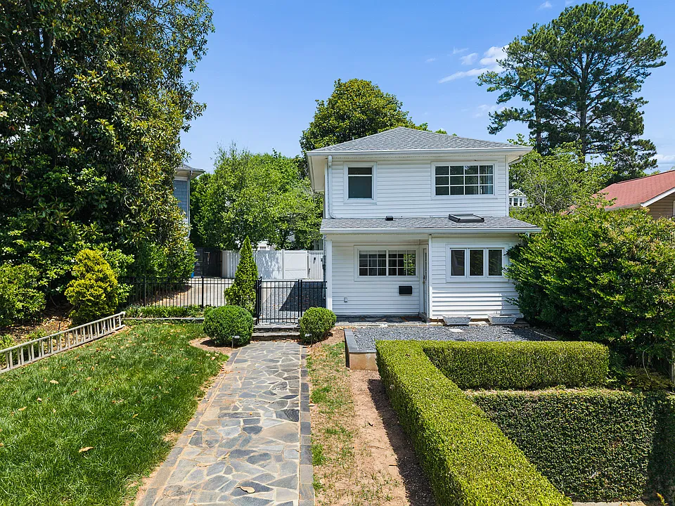 20 Westminster Dr NE #1/2