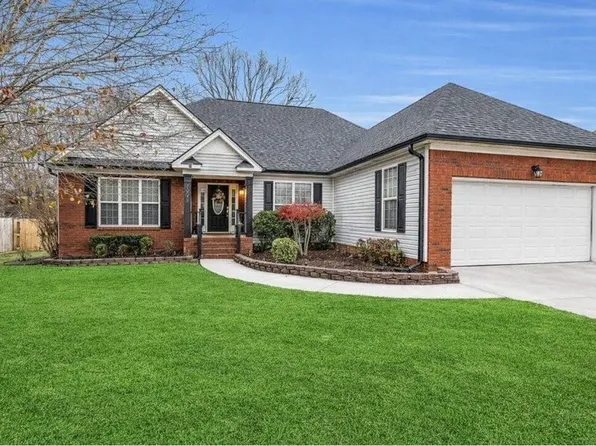 7999 Squirrel Wood Ct, Ooltewah, TN 37363