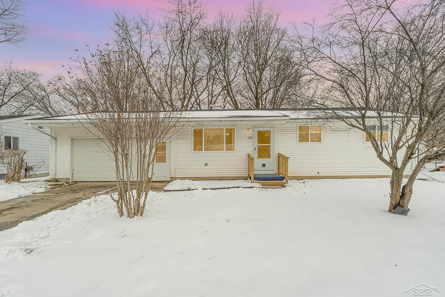2303 Indiana Ave photo 1