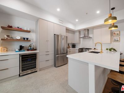 10913 Whipple St Unit 205, Toluca Lake, CA, 91602