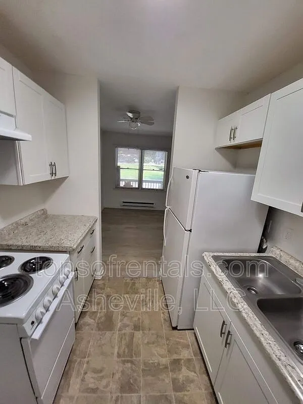 1 bed, 1.0 bath, $1,100 — Photo 4