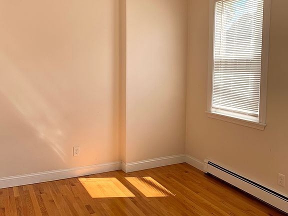 4th image of 291 Copeland St #1R