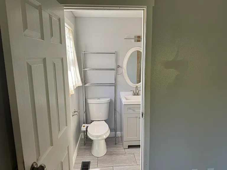 4218 NE Meadow Ln — Photo 1