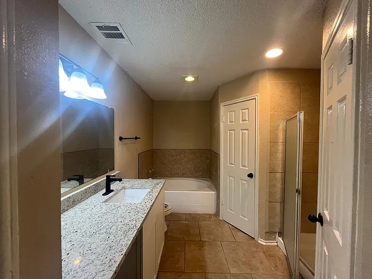 8469 Maple Ridge Dr — Photo 8