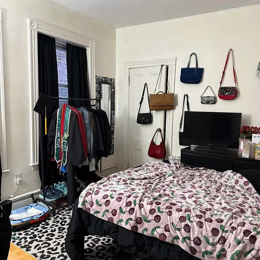 5 bed, 9999 sqft, $5,000 — Photo 3