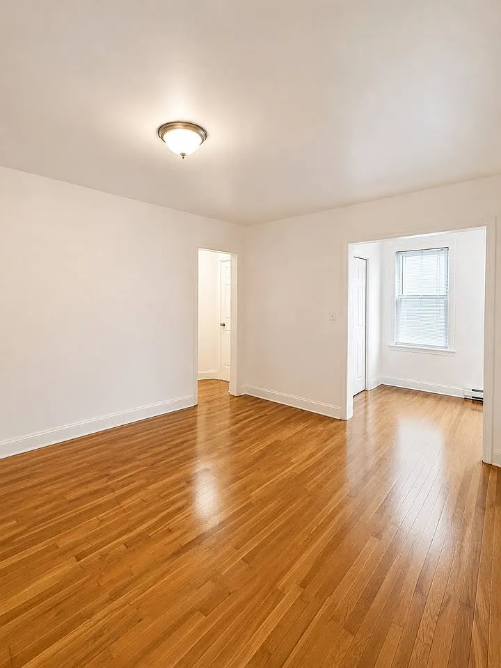 2 bed, 9999 sqft, $2,500 — Photo 3