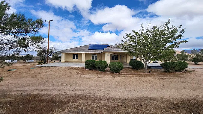 3 bed, 1920 sqft, $2,375 — Photo 1