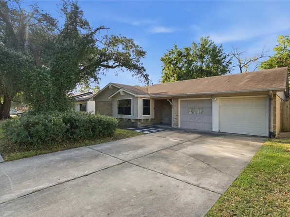 5915 Black Maple Ln, Houston, TX 77088