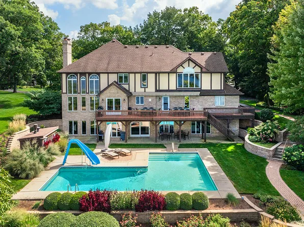 799 Lake Holiday Dr, Sandwich, IL 60548