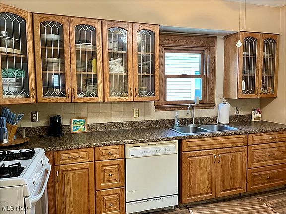 5th image of 1043 E 171st St
