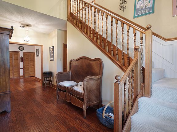 3rd image of 705 Landview Dr