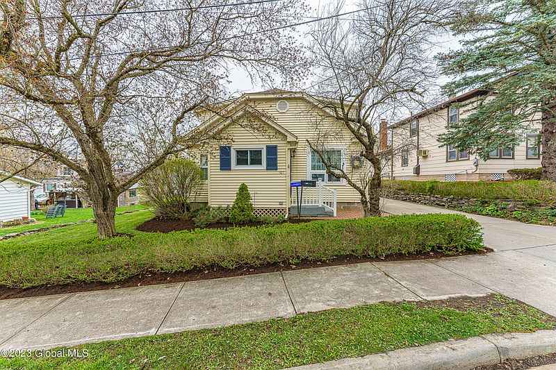 2nd image of 107 Jefferson Avenue