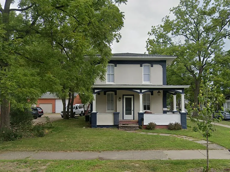 704 Axtell St — Photo 1