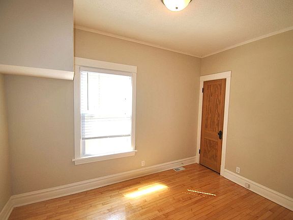 3rd image of 5647 W Berenice Ave