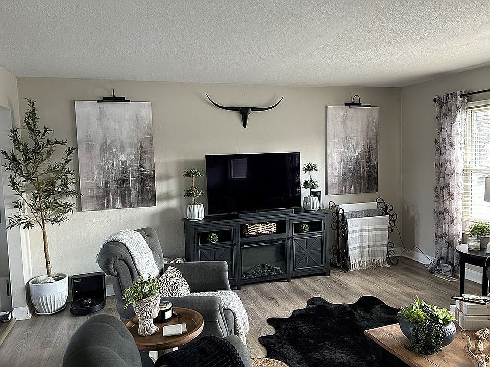2nd image of 7600 Chapelview Ct
