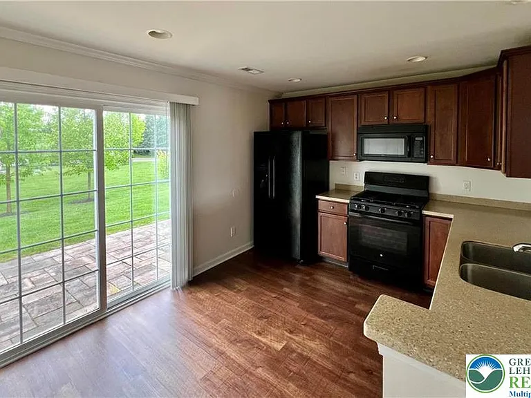 8395 Saylor Ct — Photo 5