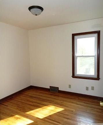 5th image of 2954 Mildred Dr