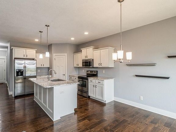 5th image of 499 NW Autumn Crest Dr