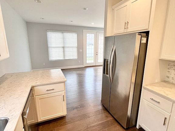 5th image of 574 Chase Dr #594