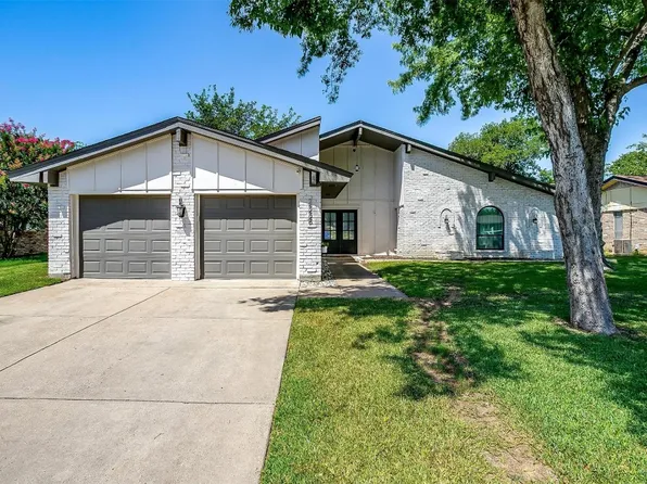 2229 Shady Brook Dr, Bedford, TX 76021