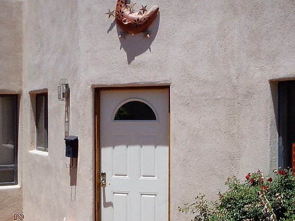 Guest house Entrance