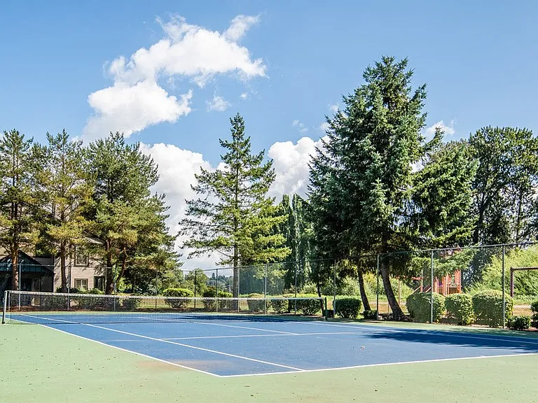 Kent Apartments - Signature Pointe Apartment Homes - Tennis Court