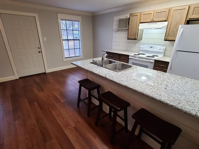 2321 E Milton Ave #B — Photo 4
