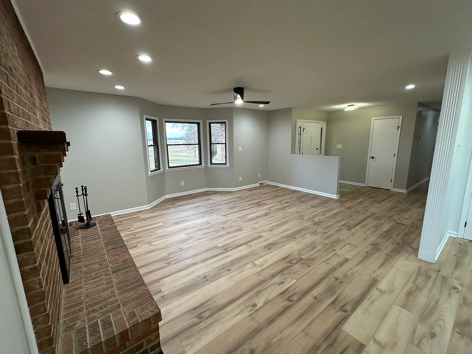 3 bed, 2342 sqft, $2,800 — Photo 2