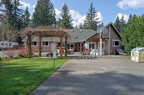 5th image of 10717 Smokey Point Blvd