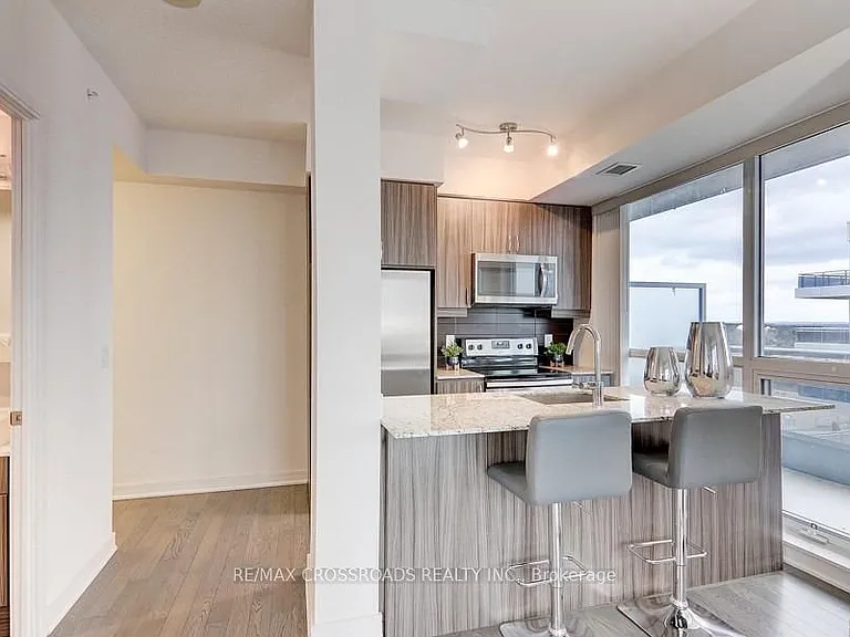 9201 Yonge St #1704 — Photo 13