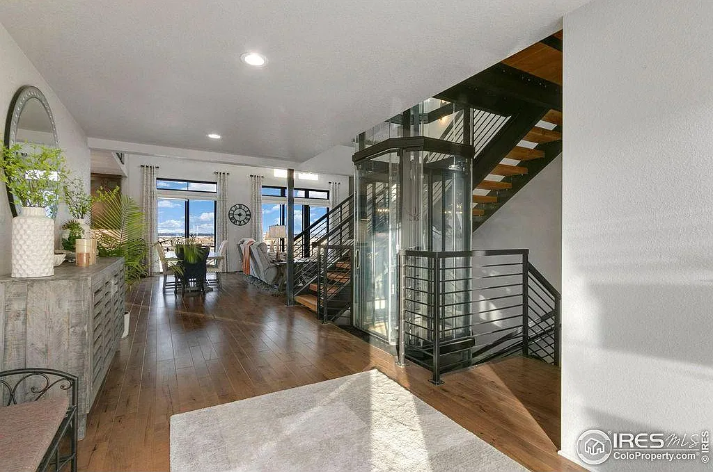 3 bed, 3.5 bath, 3137 sqft, $6,900 — Photo 2