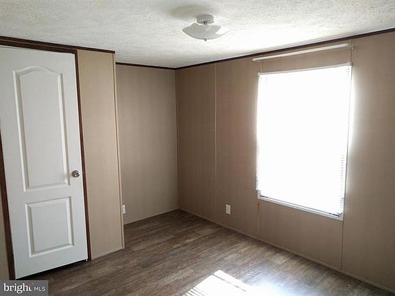4th image of 136 Flint Run Ln
