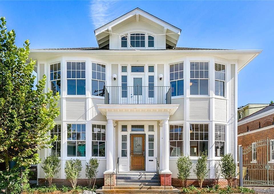 1st image of 1221 Mandeville St #203
