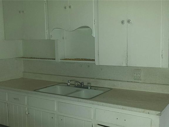 4th image of 3700 McKinley Ave E