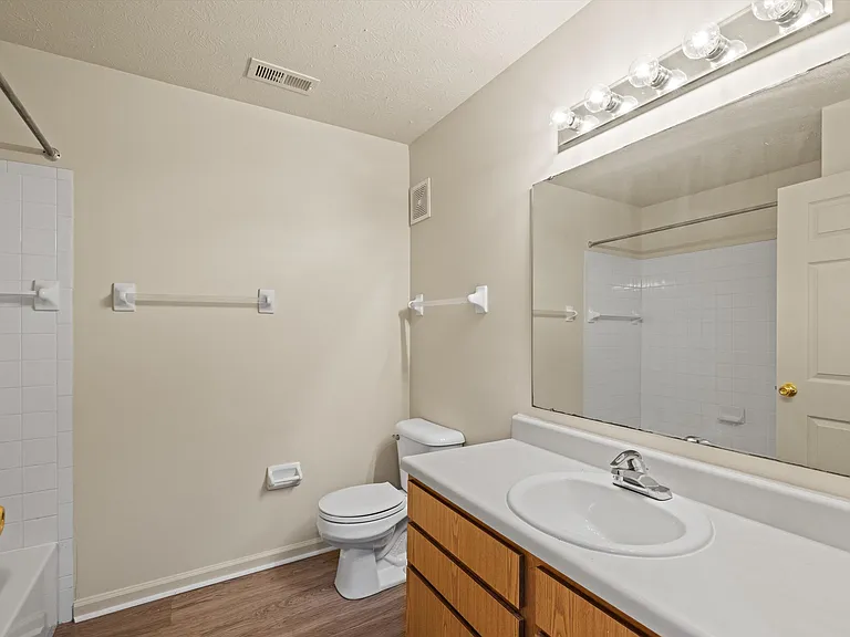 Autumn Woods Apartments — Photo 47