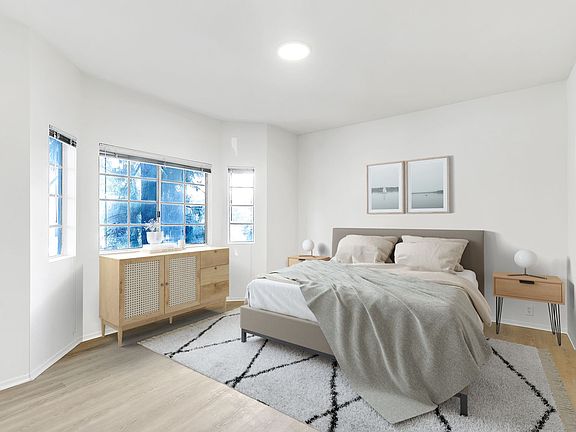 3rd image of 1440 Rexford Dr APT 106