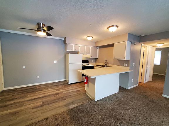 5th image of 304 Cedarwood St