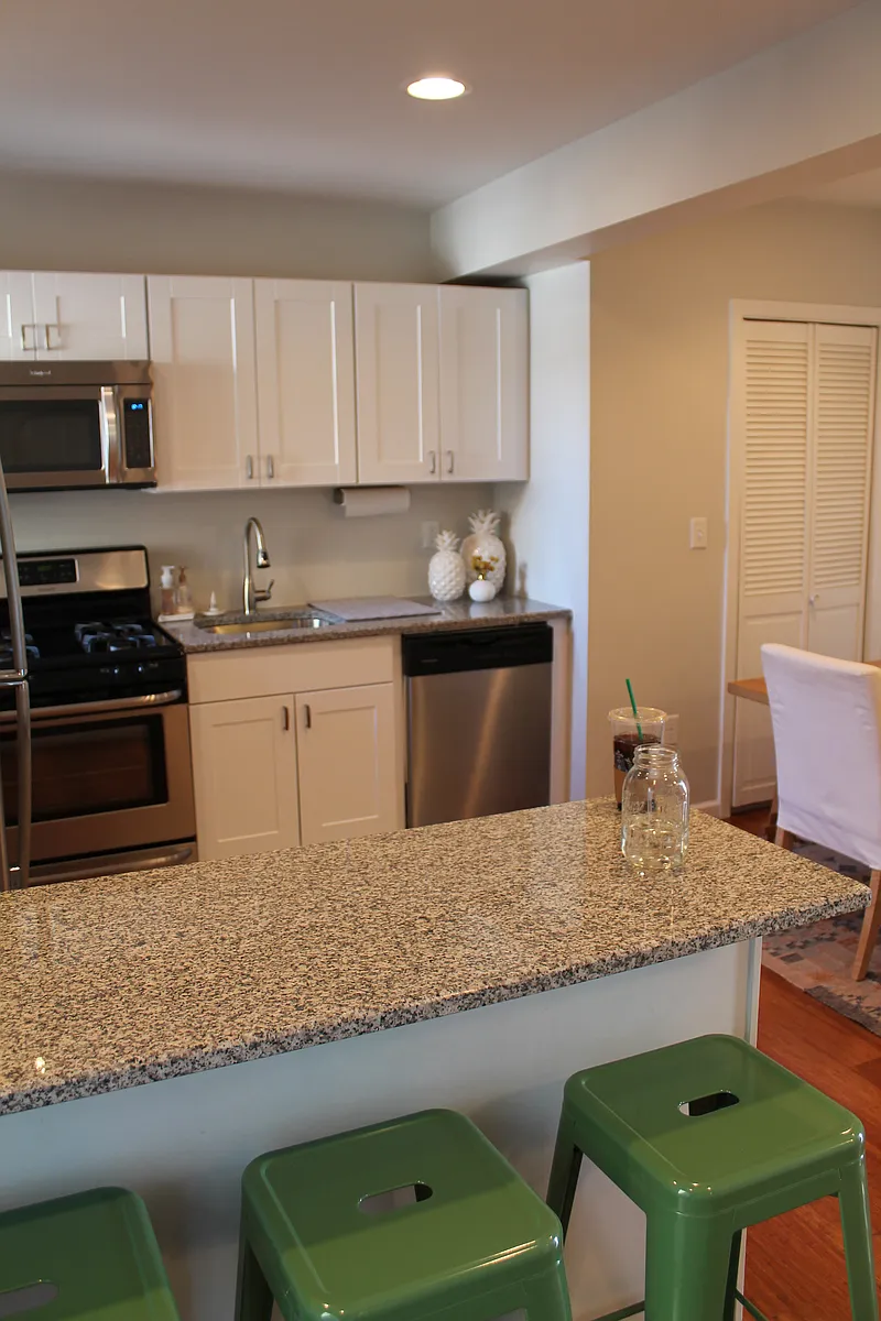 Building Photo - 184 Christopher Columbus Dr #2