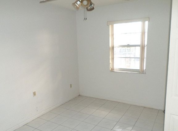 4th image of 470 NW 15th St