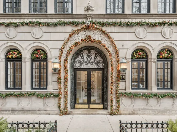 415 W Aldine Ave APT 9D, Chicago, IL 60657