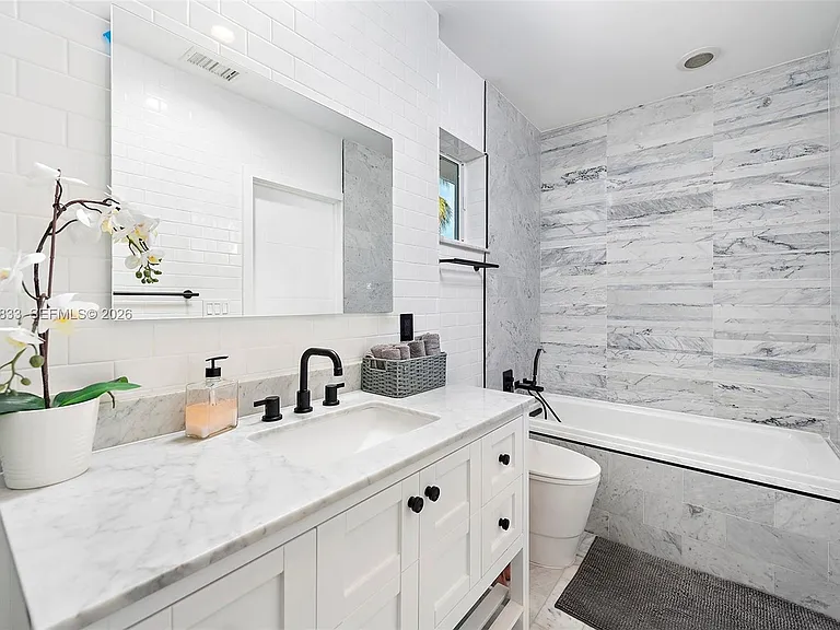 1019 NE 87th St — Photo 23