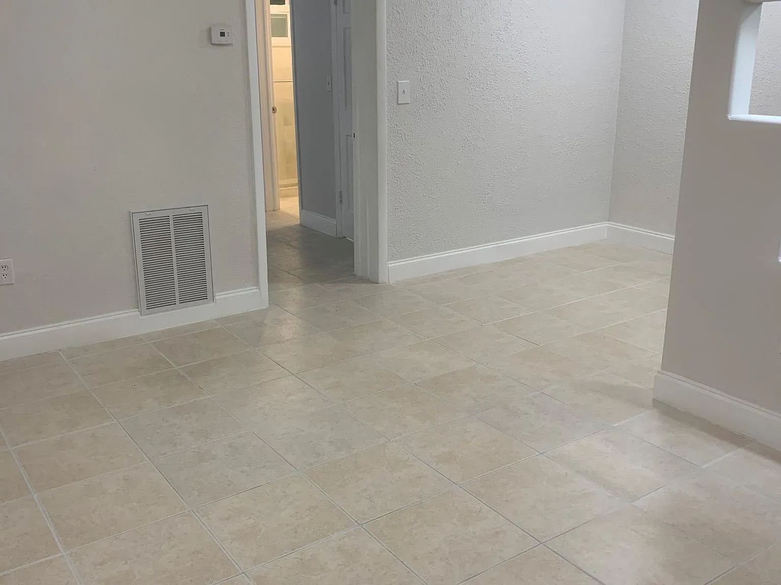 4250 SW 67th Ave — Photo 2
