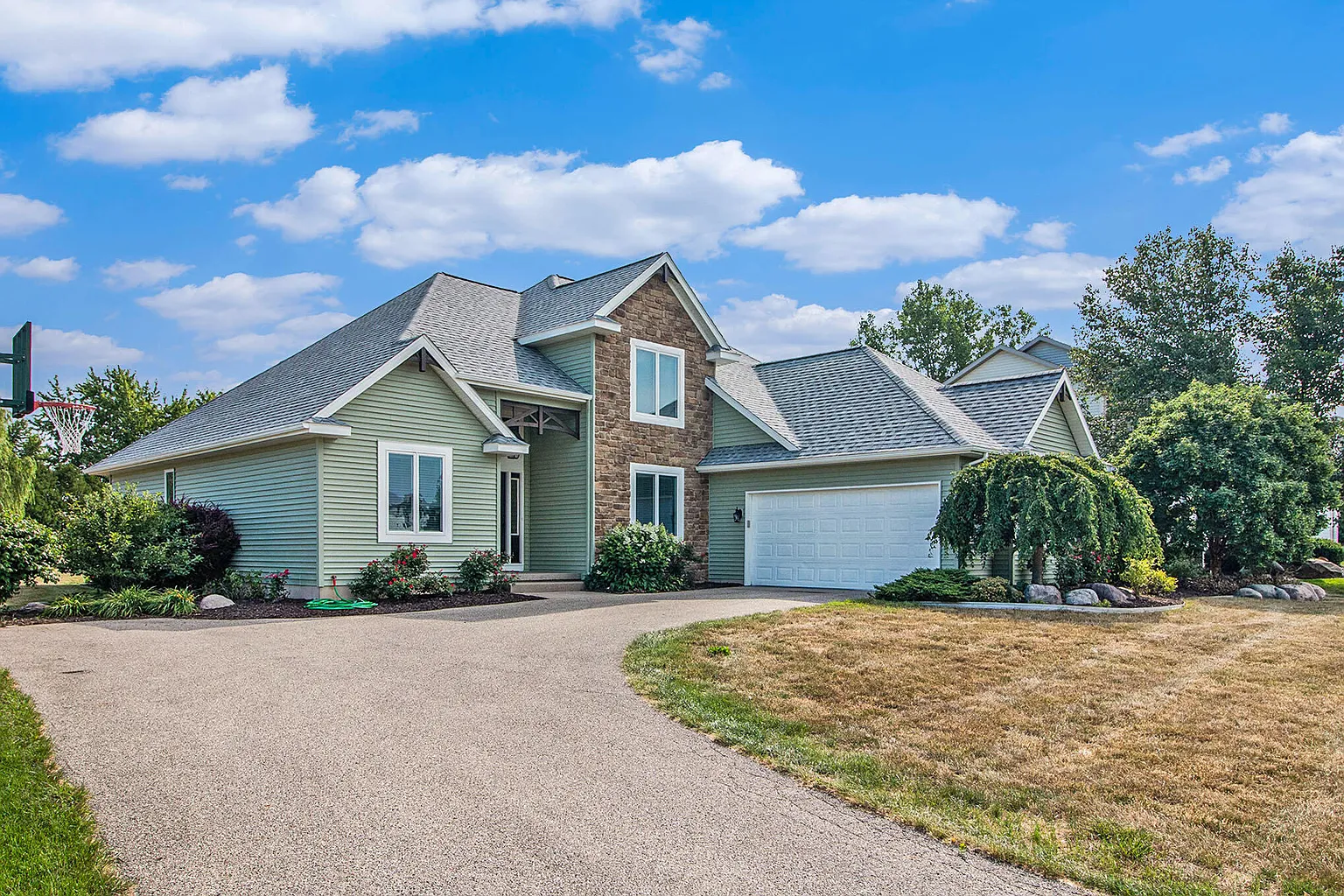 7810 Golf Meadows Dr SE photo 1