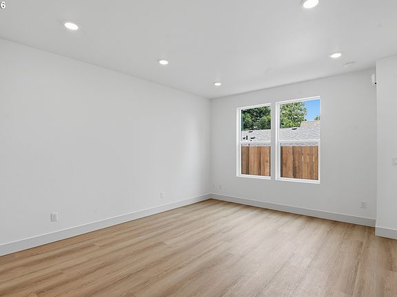 4th image of 4062 SE Long St