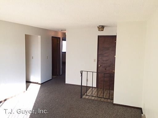5th image of 312 E Broadway Ave